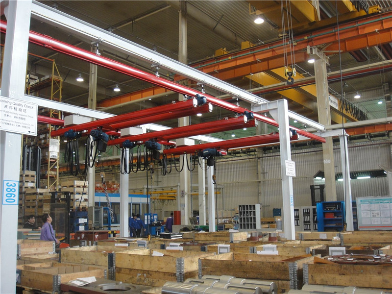 Light rail mounted workstation crane