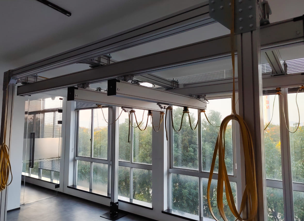 Light aluminum rail suspension crane